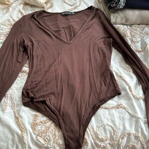 Prettylittlething Long sleeve bodysuit in brown
